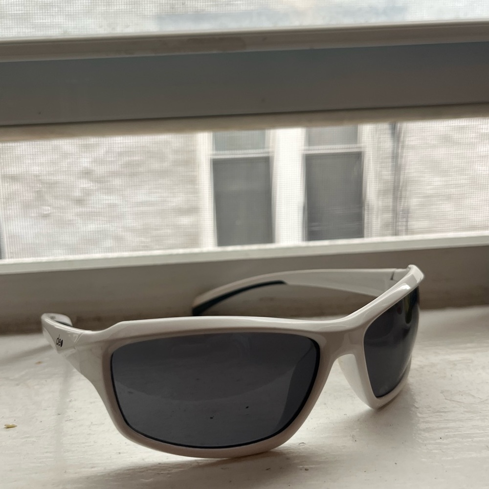 Big white sunglasses! - Picture 3 of 3